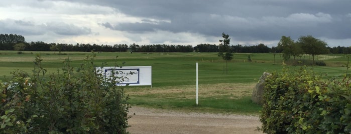 Ishøj Golf is one of Lugares favoritos de Yunus.