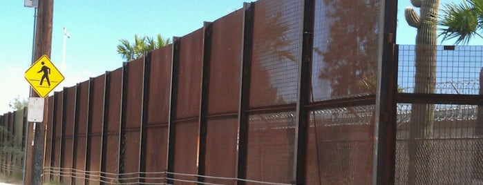 United States / Mexico International Border is one of Lieux sauvegardés par Kat.