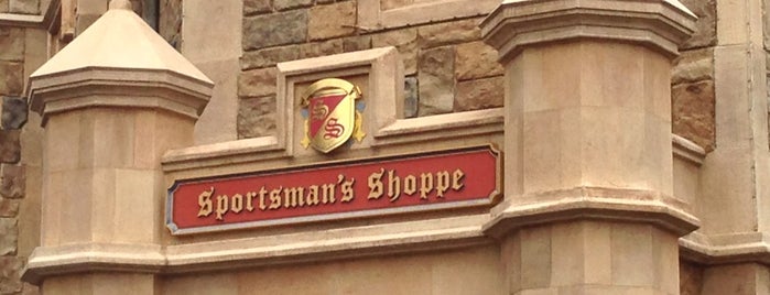 Sportsman's Shoppe is one of Locais curtidos por Ashley.