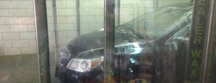 WaterPark Car Wash is one of สถานที่ที่ Judah ถูกใจ.