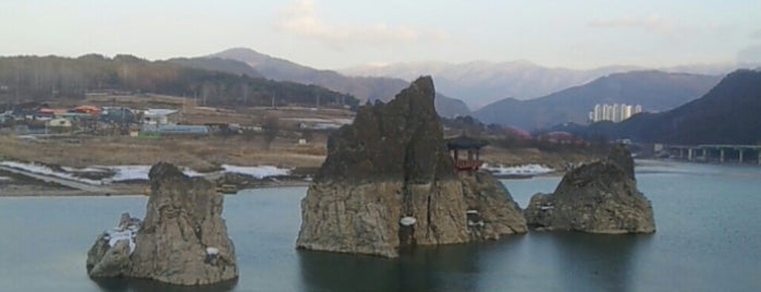 Dodamsambong Peaks is one of 한국인이 꼭 가봐야 할 국내 관광지(Korea tourist,大韓民国観光地).
