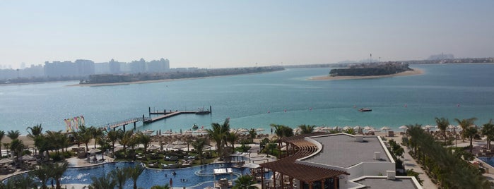 Waldorf Astoria Dubai Palm Jumeirah is one of Lugares favoritos de Anna.