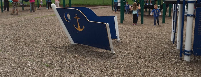 Blue Playground is one of South shore.
