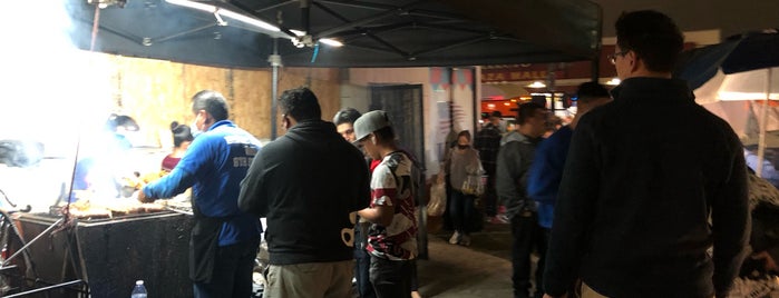 Guatemalan Night Market is one of Street food USA.