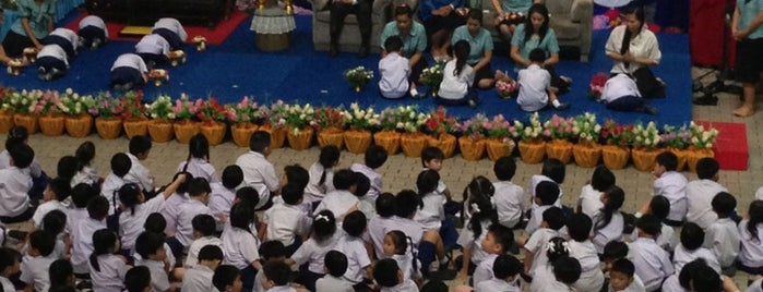 Thammapirak School (Rung Pracha) is one of Posti che sono piaciuti a PaePae.