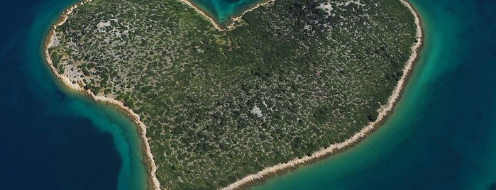 Galešnjak (Lover's Island) is one of plages.