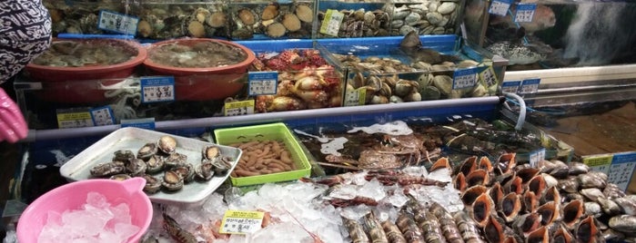Noryanjin Fish Market is one of Best in Seoul 3.