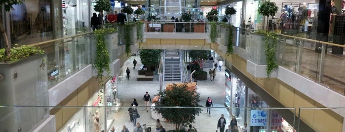 Aupark Shopping Center is one of Orte, die Petr gefallen.