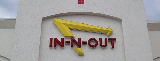 In-N-Out Burger is one of สถานที่ที่ Moo ถูกใจ.