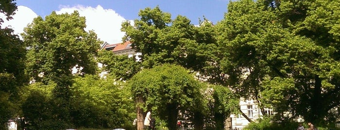 Helmholtzplatz is one of Lieux sauvegardés par Anna.