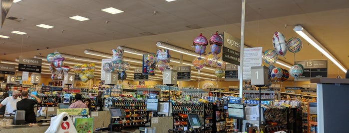 Safeway is one of Raeさんのお気に入りスポット.
