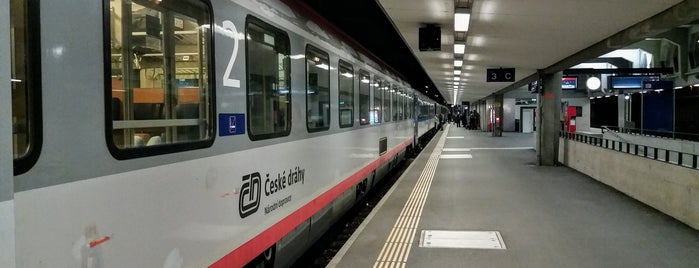 EN 467 nightjet | Zürich – Wien (– Budapest/Praha) is one of Züge.