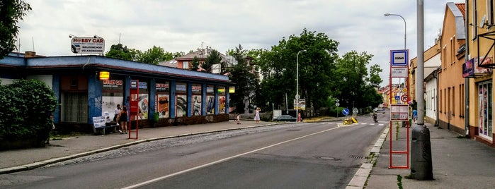 V Korytech (bus) is one of Linka 196.