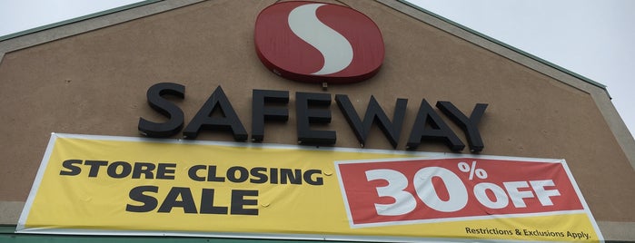 Safeway is one of Sascz (Lothie)さんのお気に入りスポット.