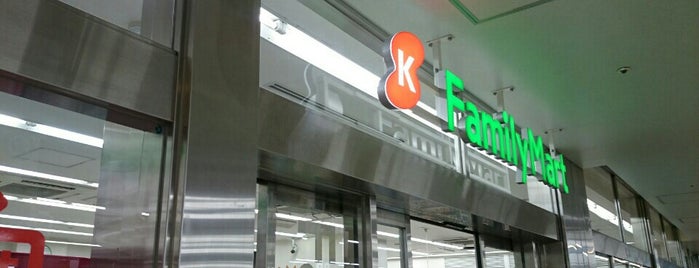 FamilyMart is one of 京都駅構内・駅前コンビニリスト.