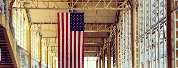 Вашингтонский национальный аэропорт имени Рональда Рейгана (DCA) is one of ✈.