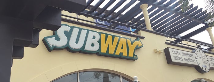 Subway is one of Me gusta comer aquí.