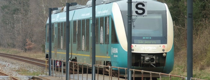 Arriva Tog (Århus - Skanderborg - Silkeborg - Herning - Skjern) is one of Railway stations: Aarhus-Silkeborg-Herning.