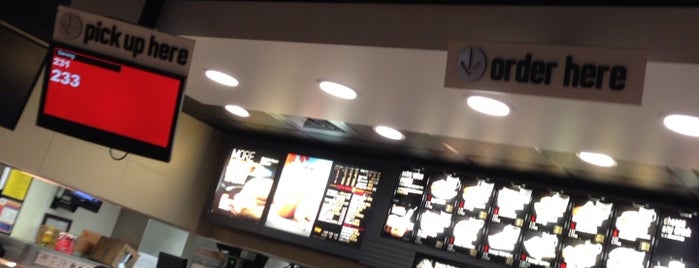 McDonald's is one of Orte, die Kyra gefallen.