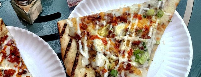 Crazy Dough's Pizza is one of Nicholas 님이 좋아한 장소.