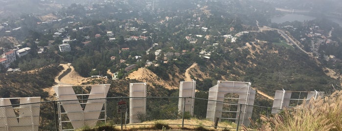 Hollywood Sign is one of Tempat yang Disukai Hank.