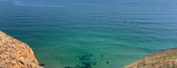 Археологически резерват Калиакра (Kaliakra Archaeological Reserve) is one of моренце.