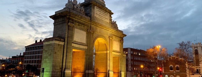 Plaza de la Puerta de Toledo is one of madz   rastro latina embajs lavap atocha usera.