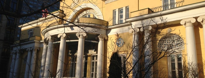 Спасо-хаус / Spaso House is one of Еда На Forever..)!)$!)))!)))$)!)).
