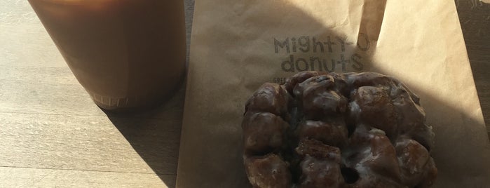 Mighty-O Donuts Capitol Hill is one of Tempat yang Disukai Taylor.