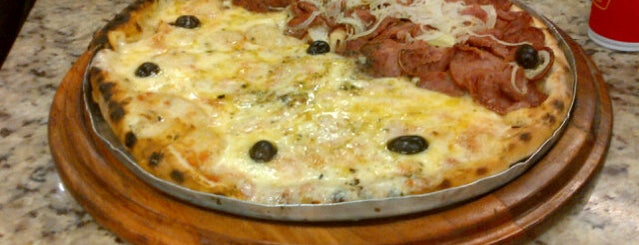 Patroni Pizza is one of Tempat yang Disukai Bianca.