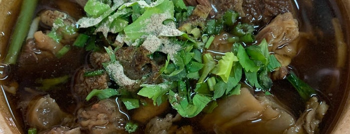 อิ่มมาก ก๋วยเตี๋ยวเนื้อวัว is one of Beef Noodles.bkk.