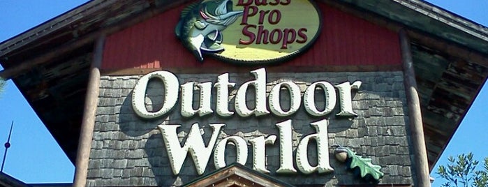 Bass Pro Shops is one of Johnさんのお気に入りスポット.