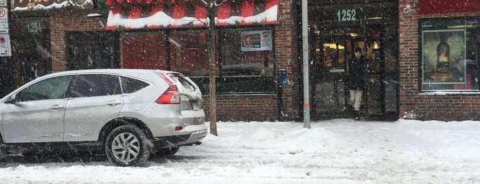 Tim Hortons is one of Le Montréal que j'aime.