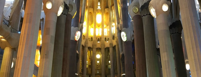 Basílica de la Sagrada Família is one of Orte, die Drew gefallen.