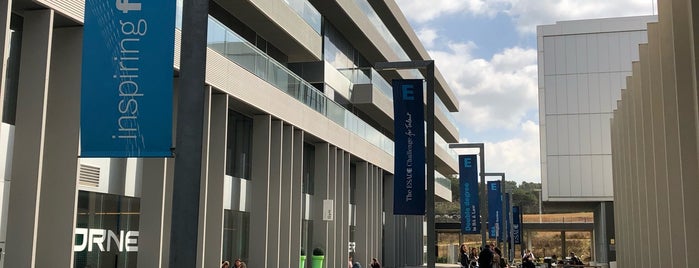 ESADE Business School is one of สถานที่ที่ Drew ถูกใจ.
