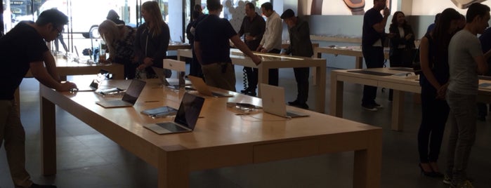 Apple Pasadena is one of Orte, die Lina gefallen.