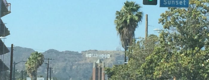 Hollywood Sign is one of Lieux qui ont plu à Lina.