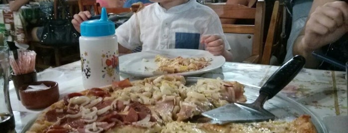 Pizzaria Nativos is one of Vale a pena visitar..