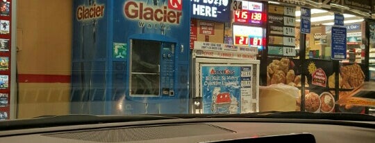 Circle K is one of Ericさんのお気に入りスポット.