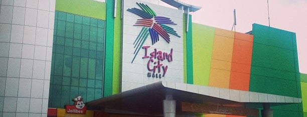 Island City Mall is one of สถานที่ที่ Kunal ถูกใจ.