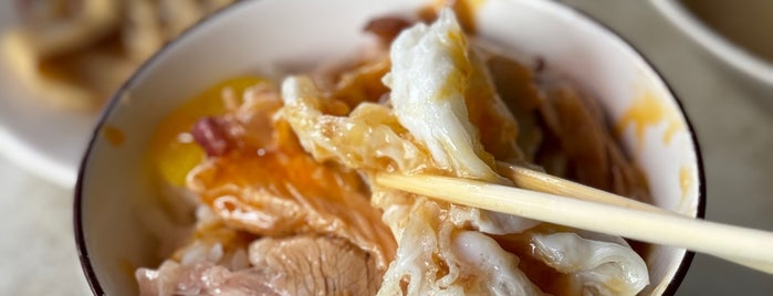 阿溪雞肉飯 is one of 嘉義火雞肉飯.