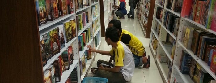 Hasani Books is one of Tempat yang Disukai ꌅꁲꉣꂑꌚꁴꁲ꒒.