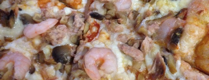 Zatis Pizza is one of Locais salvos de Alexis.