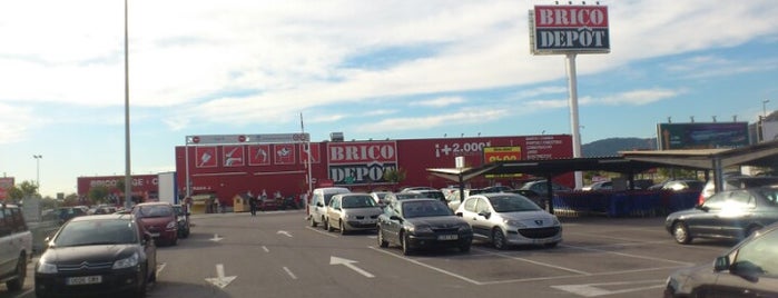 Brico Depôt is one of สถานที่ที่ John ถูกใจ.