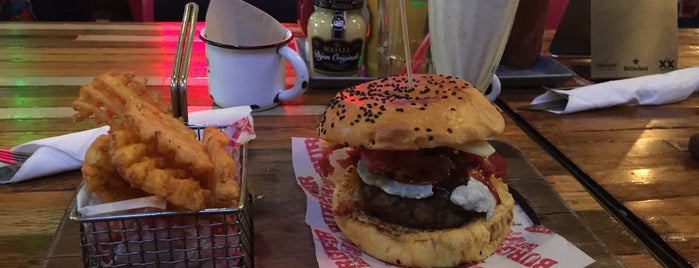 Burger Bar Joint is one of Locais curtidos por Ivette.