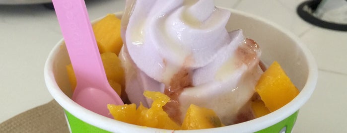 Moyo Frozen Yoghurt is one of Lugares favoritos de Ivette.