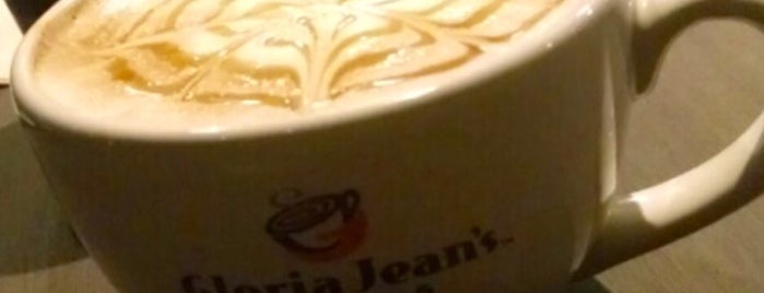 Gloria Jean's Coffees is one of Locais curtidos por Ivette.