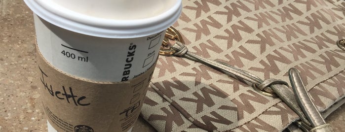 Starbucks is one of Locais curtidos por Ivette.