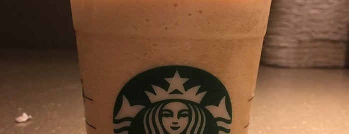 Starbucks is one of สถานที่ที่ Monica ถูกใจ.