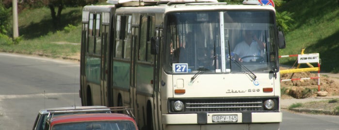 Bóbita Bábszínház (25, 26, 27, 40, 940) is one of 27-es busz (Pécs).